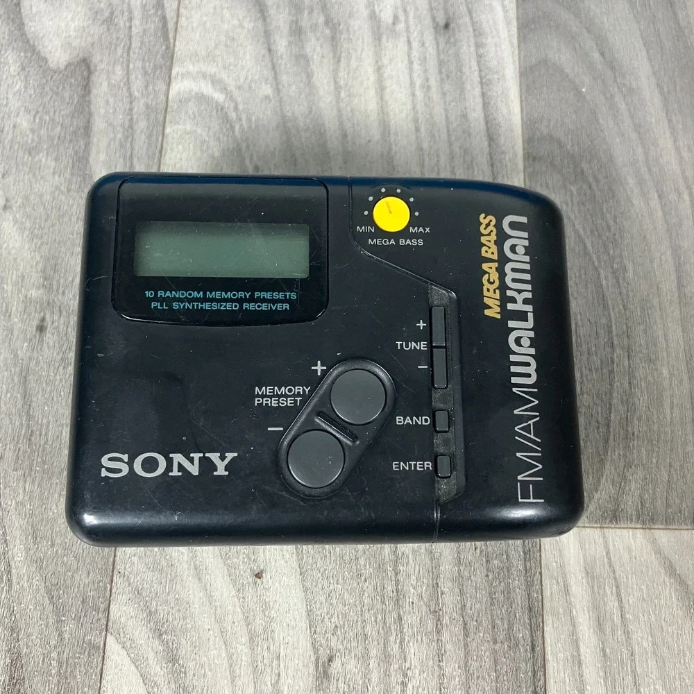 VINTAGE SONY SRF-M45 MEGA BASS FM/AM WALKMAN WITH CARRYING CLIP‎